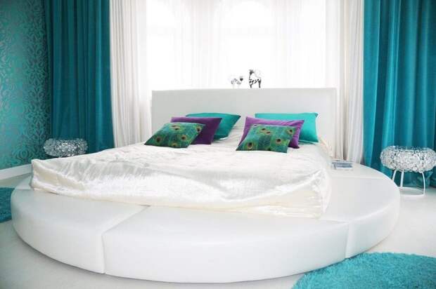 Завораживающий интерьер, изысканный дизайн – идея круглой кровати вносит элегантность и интригу в любое спальное помещение.-2