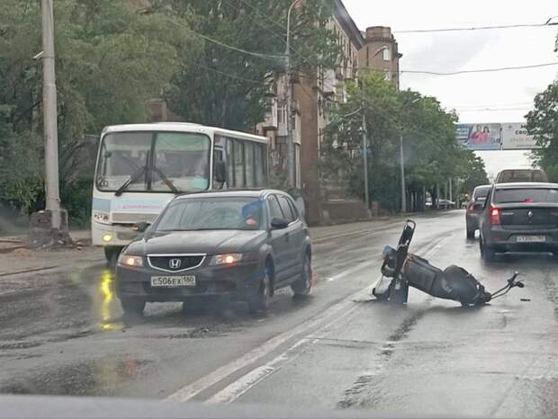 ДТП на ул. Университетской возле парка им. Щербакова