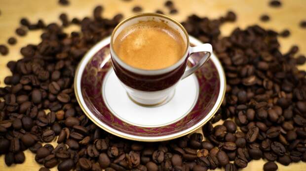 Врач предупредил некоторых людей о подъеме давления из-за кофе