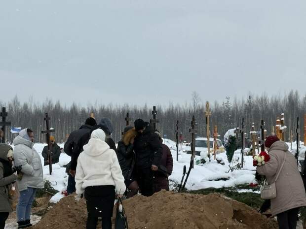 В Петербурге на похороны убитого 9-летнего мальчика приехала его семья