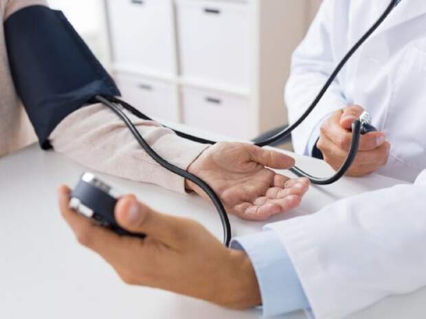 Минздрав продлил работу врачам без аккредитации