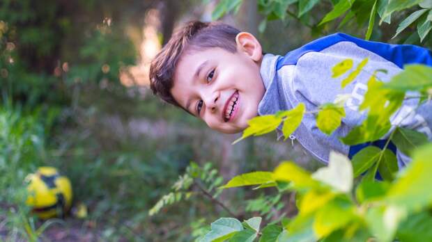 Почему ребенок часто теряет вещи и как учить его быть внимательным и собранным