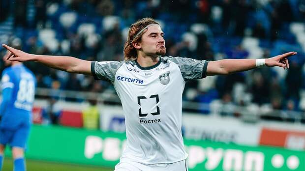 «Балтика» продлила контракт с полузащитником Максимом Петровым