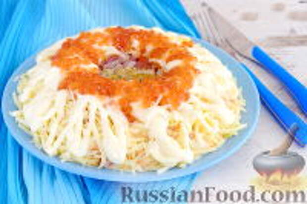 Фото к рецепту: Салат "Морская пена" с консервированными кальмарами