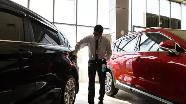 В «Автостате» заявили о снижении числа официальных дилерских центров в III квартале