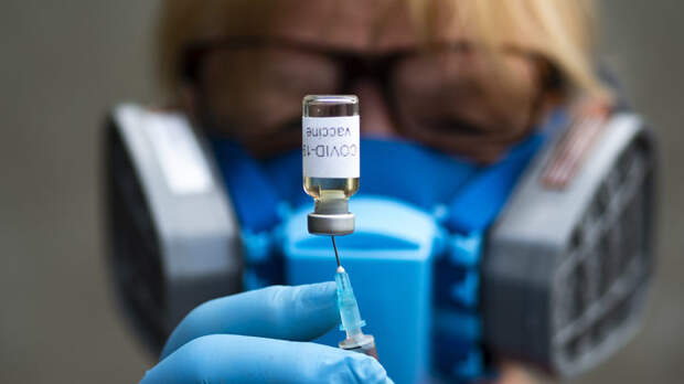 "Начните с начальников": Отец Андрей Ткачёв неожиданно благословил начало COVID-вакцинации