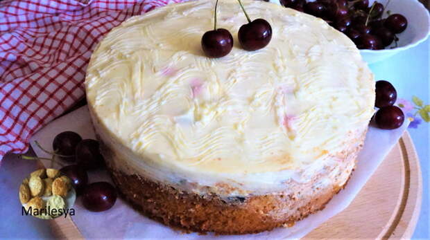 Фото к рецепту: Вишнёвое наслаждение, пирог-торт за несколько минут