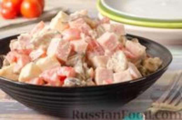 Фото к рецепту: Салат с вешенками, ветчиной и сыром фета