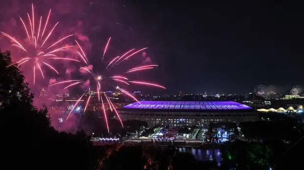 Праздничный салют в Москве по случаю Дня города