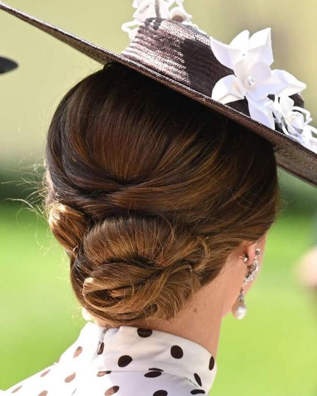 Принц Уильям и Кейт Миддлтон в закрытом платье приехали на скачки Royal Ascot