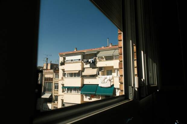 Россиянам грозит штраф до 15 тысяч рублей за сушку белья на фасадах домов