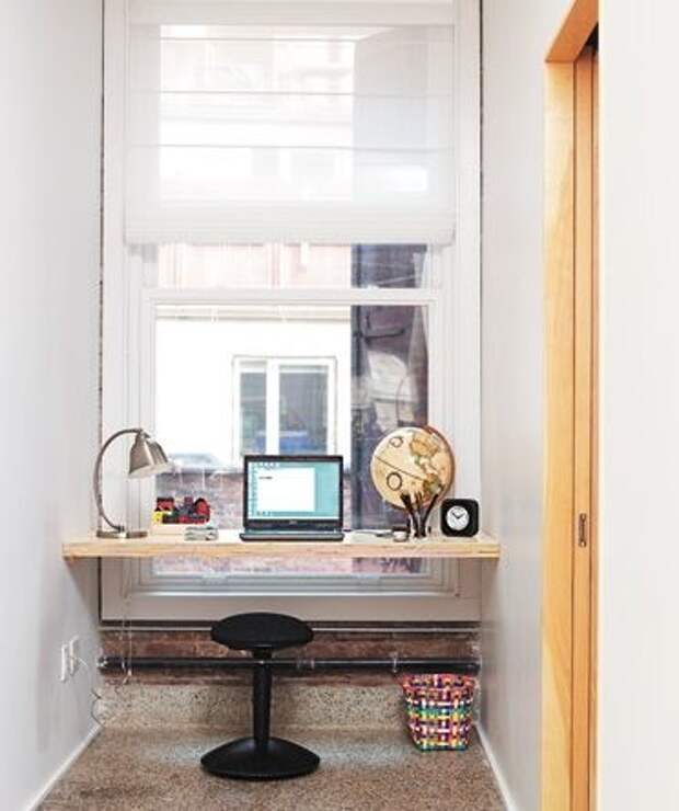 mini-home-office-nook-near-window4