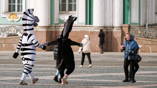 «Граф Орлов, у нас фиксированные суммы»: как спастись от навязчивых аниматоров в Петербурге