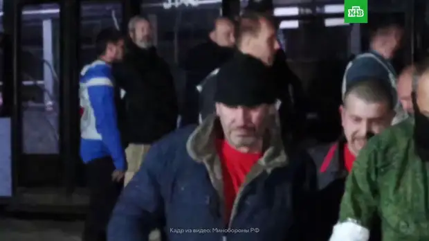 Минобороны РФ показало эвакуацию гражданских из окрестностей «Азовстали»