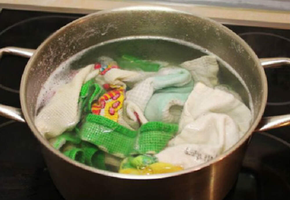 Прокипятить полотенца. Кипячение кухонных полотенец. Китайский суп порошок залить кипятком.