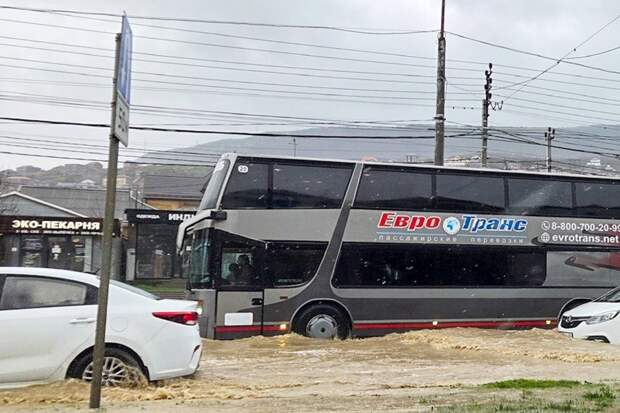 В российском регионе пассажиров поездов перевезут на автобусах из-за ливней