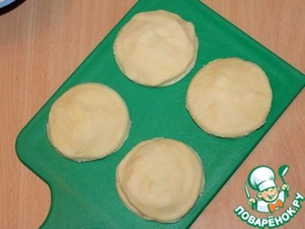 Лапоточки с колбасой и сыром Колбаса