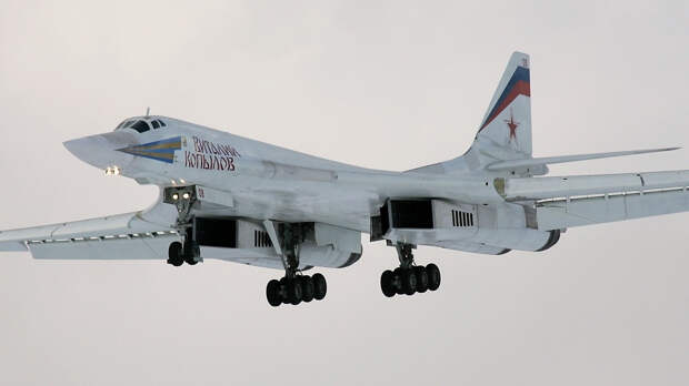Бомба-блокбастер и Ту-160: в Китае объяснили страх США идти войной на Россию