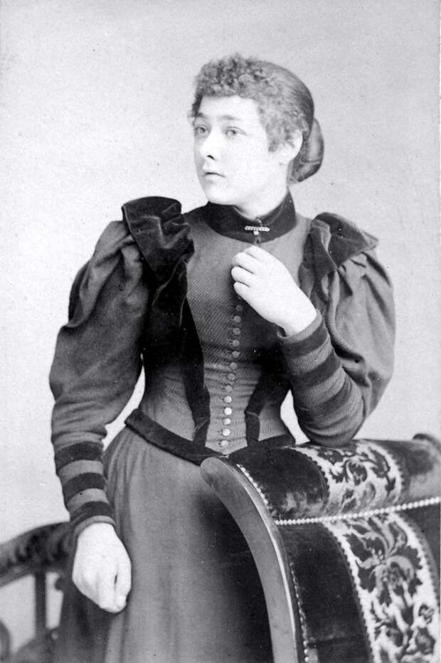 Victorian Women in the 19th Century (18).jpg