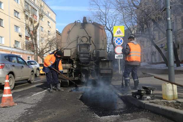 Ремонт дороги в районе Люблино. Фото: Михаил Подобед