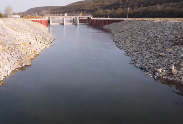 В Крыму готовят замену перекрытой водной артерии