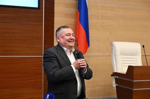 Валерий Сухих наградил лучших парламентских журналистов