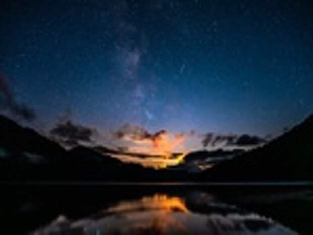 Завораживающее звездное небо Алтая / Фото: Роман и Татьяна Воробьевы