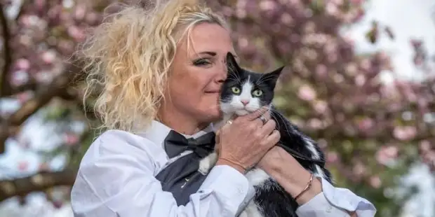 49-летняя британка вышла замуж за кошку