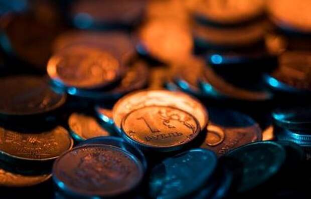 A view shows Russian rouble coins in this picture illustration taken October 26, 2018. Picture taken October 26, 2018. REUTERS/Maxim Shemetov