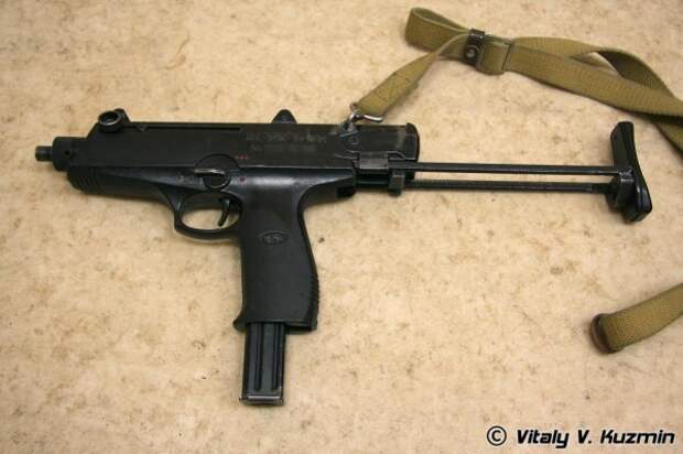 Пистолет-пулемет АЕК-919К Каштан с выдвинутым прикладом