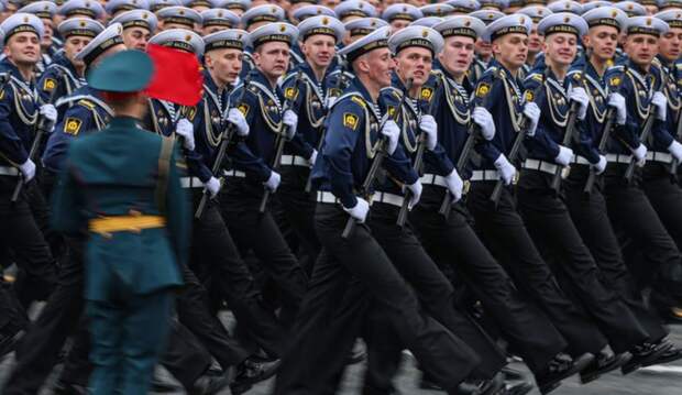 Иностранцы встали на защиту русских, увидев парад Победы в Москве