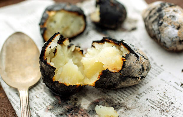 Картошка из костра и еще 5 советских деликатесов, по которым ностальгируют наши родители