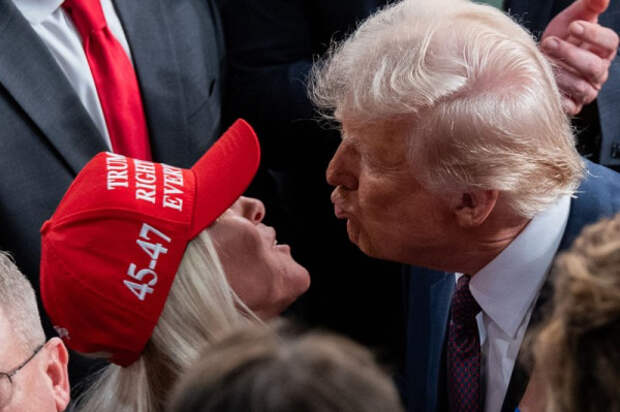 green-trump-kiss.jpg