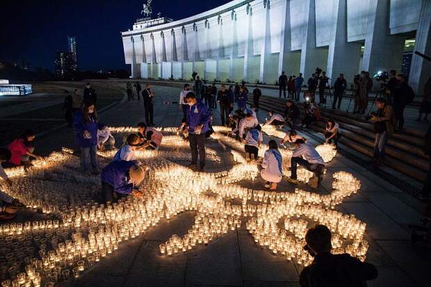 Горит свеча небесная: в России отметят День памяти и скорби