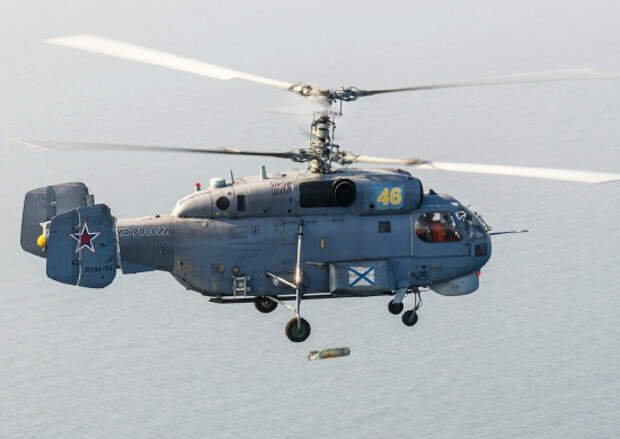 Экипажи вертолетов Балтийского флота выполнили бомбометание и стрельбы в морских полигонах