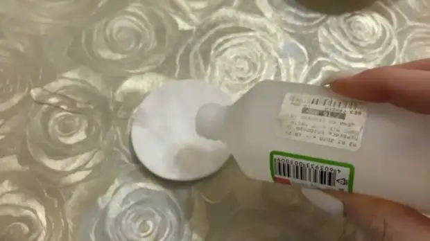 Ребёнок рисует на обоях? Не беда. Переклеивать обои не придётся. Удалите ручку без следа за пару минут