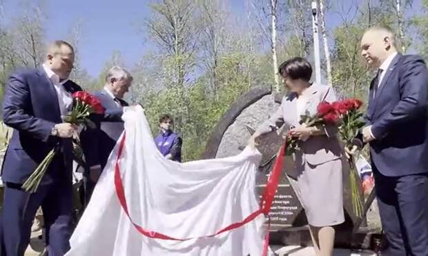 В Кировске состоялась церемония открытия мемориала на месте захоронения воинов