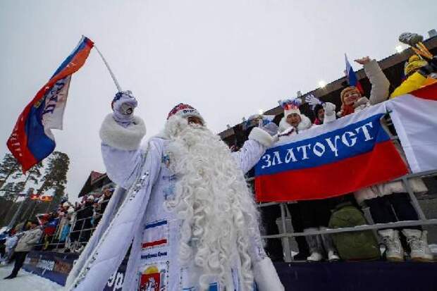 Спортивный Дед Мороз из Тамбовской области в третий раз приехал поболеть за биатлонистов в Златоуст