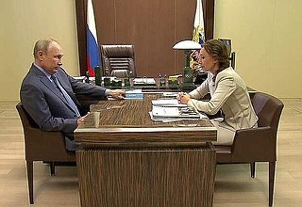 С Уполномоченным при Президенте по правам ребёнка Анной Кузнецовой.