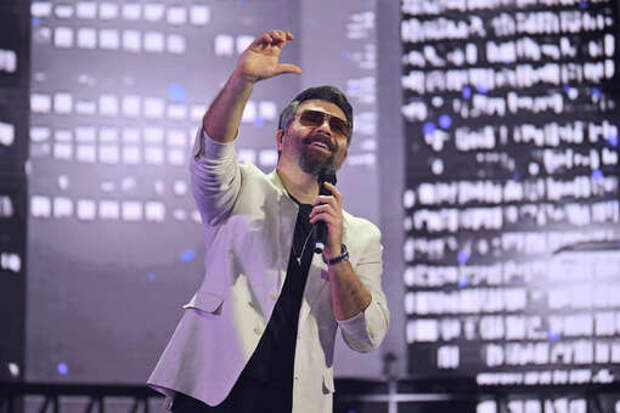 Певец Чумаков пообещал показать дочерей от Ковальчук, когда они сами захотят