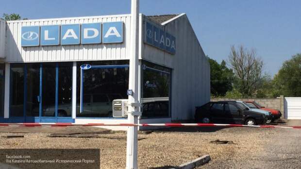Во Франции обнаружен заброшенный автосалон Lada с раритетными авто