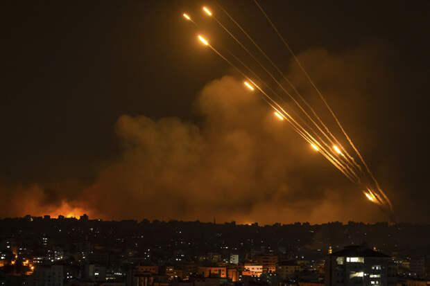 Военное крыло ХАМАС оповестило о пуске множества ракет по Тель-Авиву