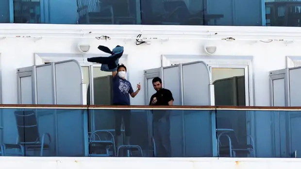 Посольство: россиян нет среди заражённых на лайнере в Японии