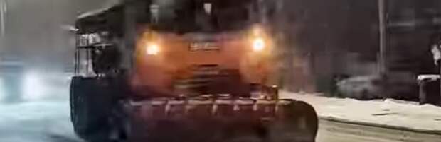 1 225 единиц спецтехники расчищают Алматы от снега