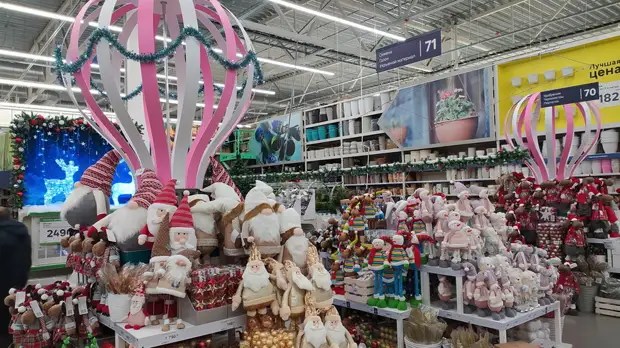 Россияне рассказали, сколько готовы потратить на подарки к Новому году