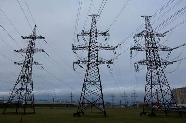 Несколько поселков в Ленобласти остались без света из-за аварии на ЛЭП