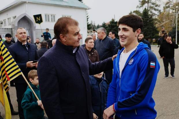 В Адыгее чествовали победителя чемпионата мира по самбо Расула Наша