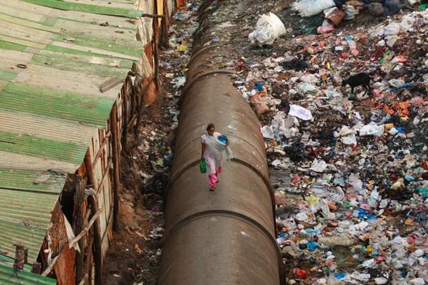 Мусорные залежи в Мумбае бедствия, жизнь, неравенство, неравный брак, нищета, самоубийства, трудности, экологические катастрофы