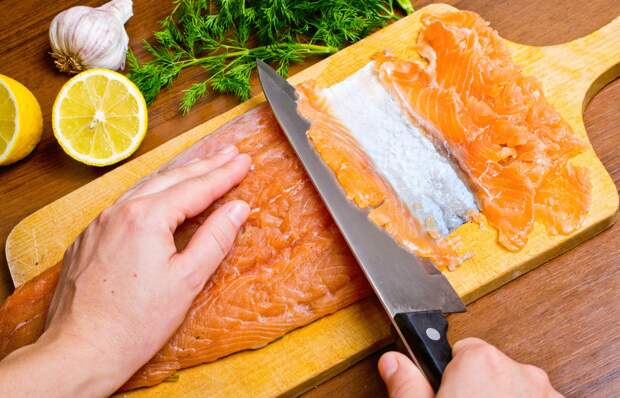 Граавилохи — рыбный деликатес, без которого я не представляю новогодний стол. Готовится просто, главное купить хороший лосось