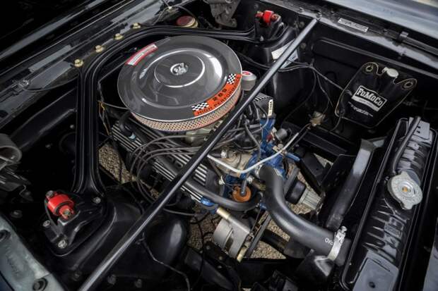 Спасение нерядового Mustang: как Shelby GT350 уберегли от пожара ford, ford mustang, mustang, авто, автомобили, мускул-кар, олдтаймер, пожар